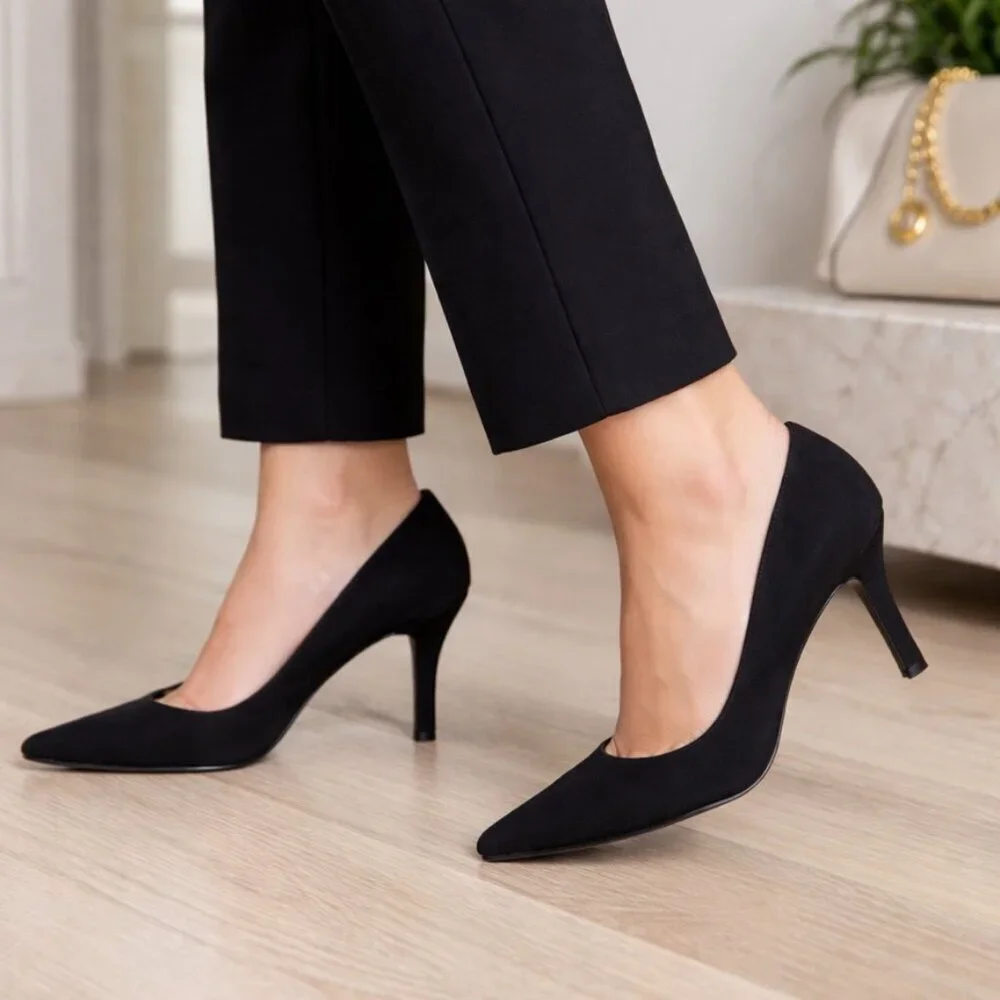 STUART WEITZMAN Vintage Y2K Black Crepe Pointed Toe Pumps 3” Heel Classic